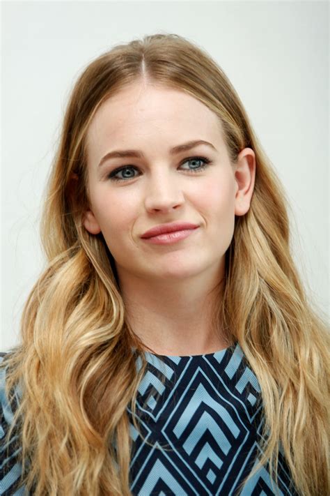 britt robertson, +43 more|Britt Robertson